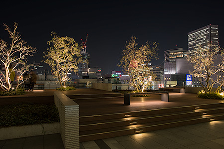 グランフロント大阪 北館7階デッキの夜景