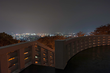 平和記念塔の夜景