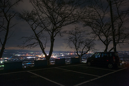 光明寺　駐車場の夜景