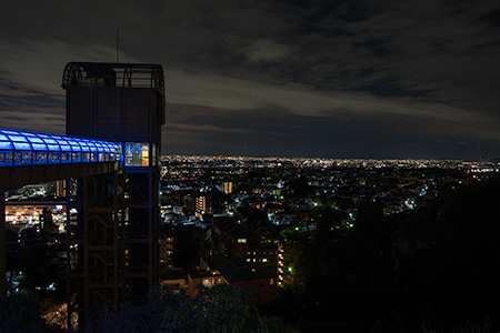 箕面温泉スパーガーデン　展望エレベータの夜景
