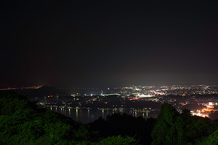 妙法寺 平和仏舎利塔の夜景
