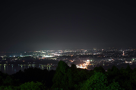妙法寺 平和仏舎利塔の夜景