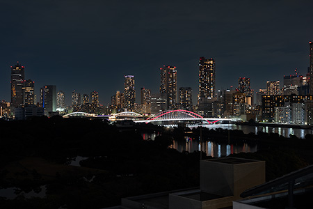 NPC24Hウォーターズ竹芝パーキングの夜景