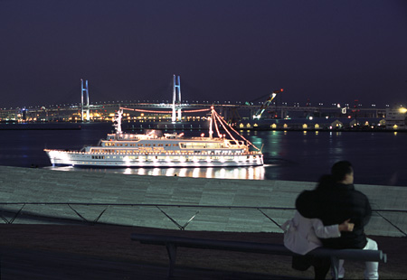 横浜港　大さん橋の夜景