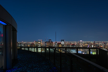 梅田スカイビル空中庭園の夜景