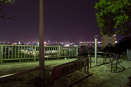 浦添運動公園　市民球場前の夜景