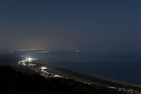 弥彦山　ハングライダー基地の夜景